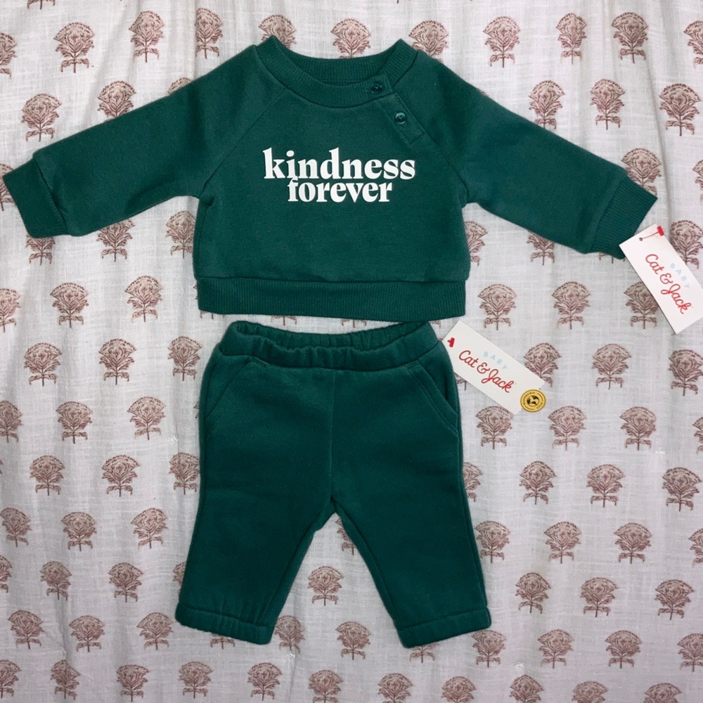 #57. 🆕 NWT - Cat & Jack Green Baby Joggers and Sweatshirt Set